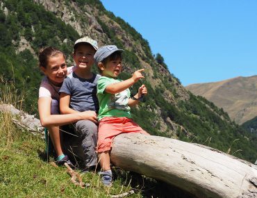 enfant-randonnee-famille-ariege